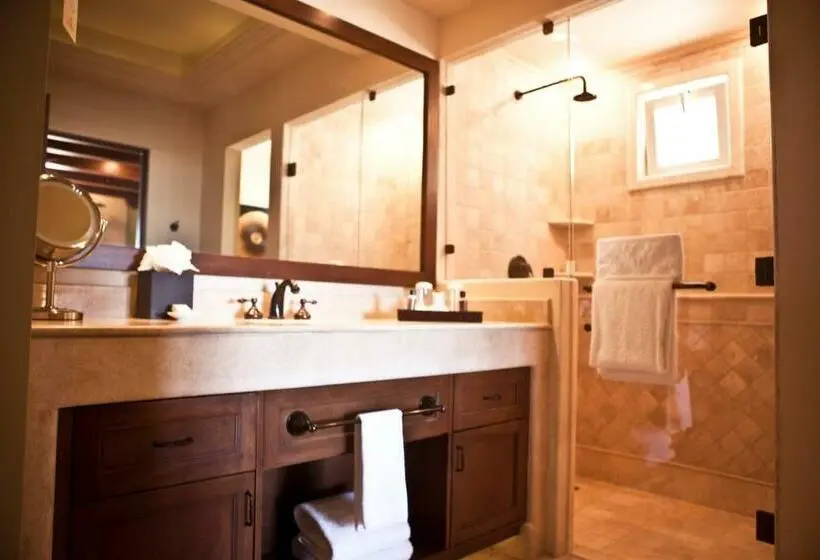 Talo 3 Makuuhuonetta, Quivira Los Cabos Condos & Homes Vacation Rentals