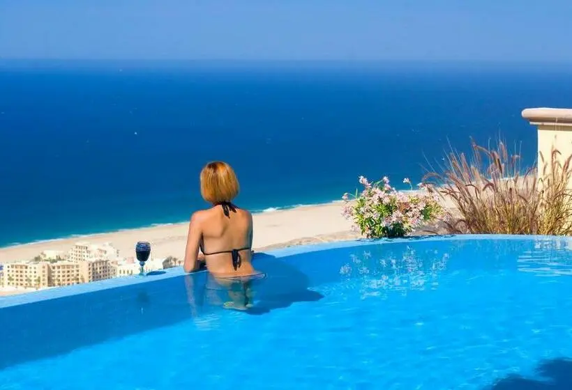 Talo 3 Makuuhuonetta, Quivira Los Cabos Condos & Homes Vacation Rentals