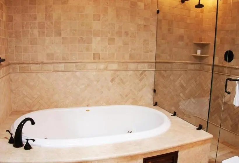 Talo 3 Makuuhuonetta, Quivira Los Cabos Condos & Homes Vacation Rentals