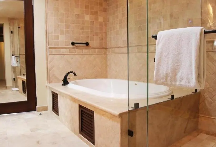 Talo 3 Makuuhuonetta, Quivira Los Cabos Condos & Homes Vacation Rentals