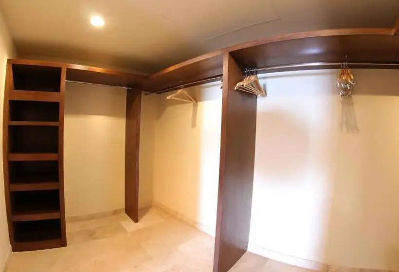 Talo 3 Makuuhuonetta, Quivira Los Cabos Condos & Homes Vacation Rentals