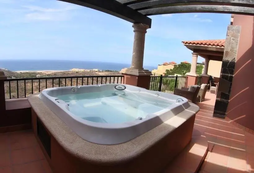 Talo 3 Makuuhuonetta, Quivira Los Cabos Condos & Homes Vacation Rentals