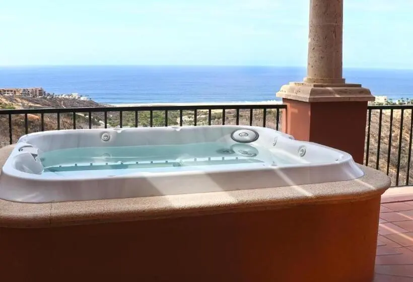 Talo 3 Makuuhuonetta, Quivira Los Cabos Condos & Homes Vacation Rentals