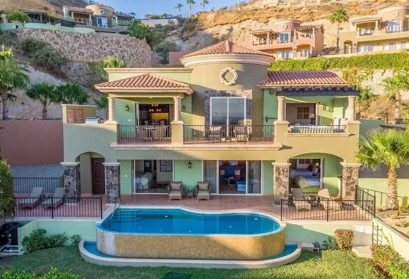 Villa 3 Makuuhuonetta, Quivira Los Cabos Condos & Homes Vacation Rentals