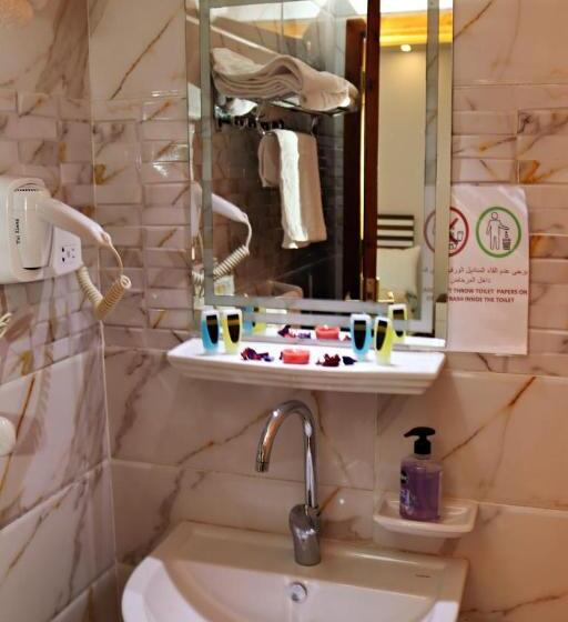 اتاق استاندارد با چشم‌انداز باغ, Luca Pyramids Inn