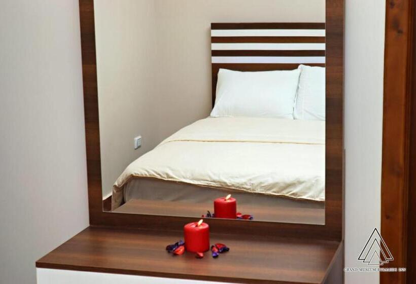 اتاق استاندارد با چشم‌انداز باغ, Luca Pyramids Inn