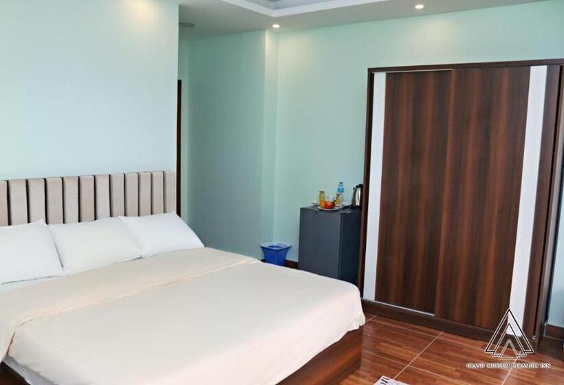 اتاق سوپریور سه تخته, Luca Pyramids Inn