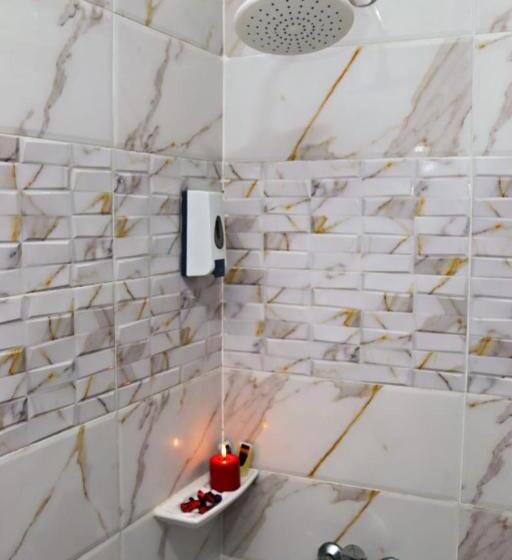 اتاق سوپریور سه تخته, Luca Pyramids Inn