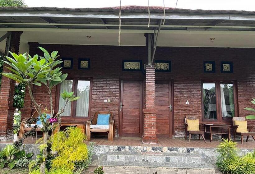 חדר סטנדרט עם מרפסת, Red Roses Guest House By Balitrees