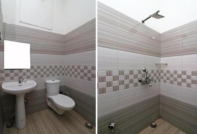 חדר קלאסי לשלושה, Super Oyo Hotel Myraa