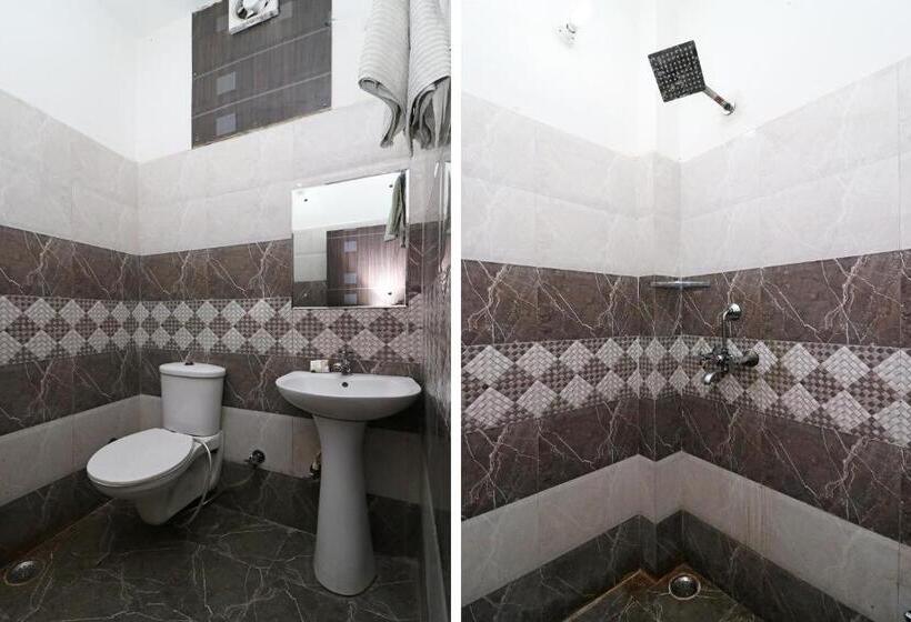 חדר קלאסי לשלושה, Super Oyo Hotel Myraa