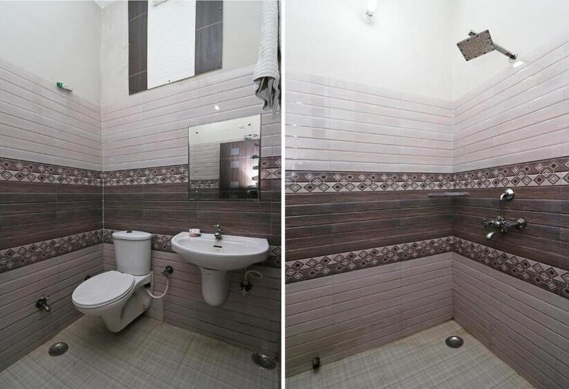 חדר קלאסי לשלושה, Super Oyo Hotel Myraa