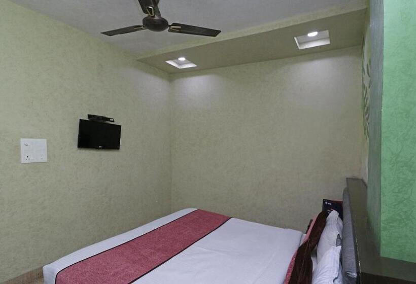 חדר קלאסי לשלושה, Super Oyo Hotel Myraa