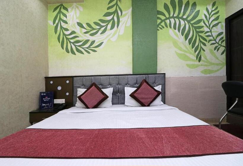 חדר קלאסי לשלושה, Super Oyo Hotel Myraa