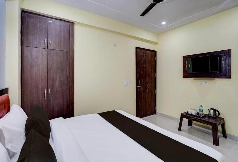 三人经典房间, O Yuvraj Residency