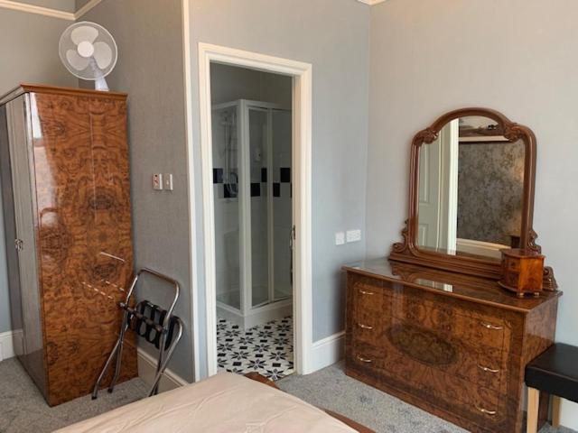 غرفة قياسية سرير كينج, The Capri Guesthouse