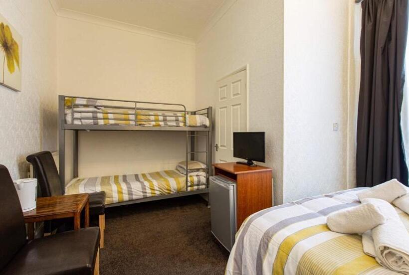 غرفة عائلية سرير بطابقين, The Capri Guesthouse