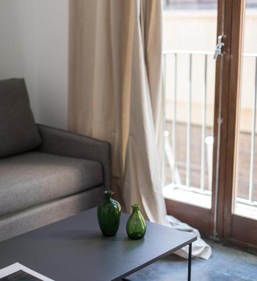 جناح مزوَّد بشرفة, Bubusuites