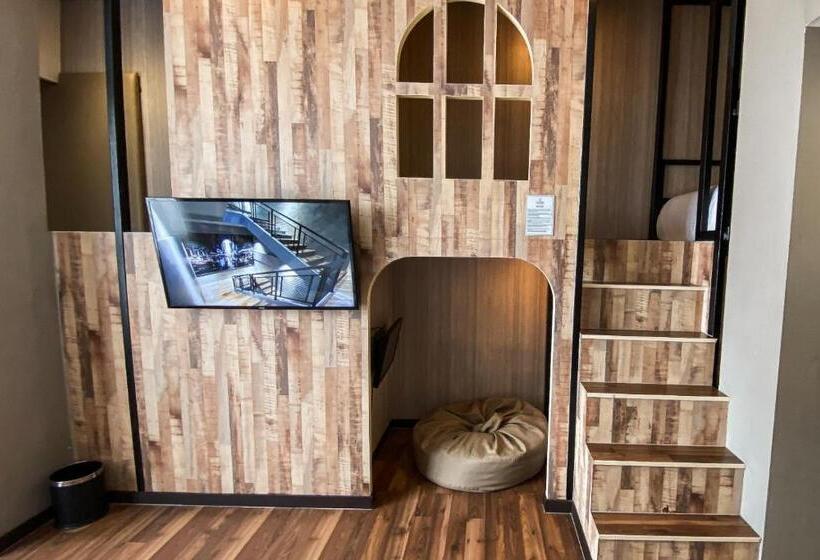 Семейный Номер, All Nite & Day Palembang Veteran