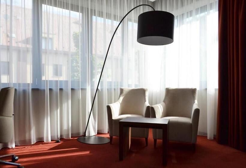 اتاق استاندارد یک نفره, Arena