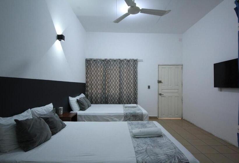 Economy Quadruple Room, Du