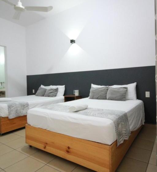 Economy Quadruple Room, Du