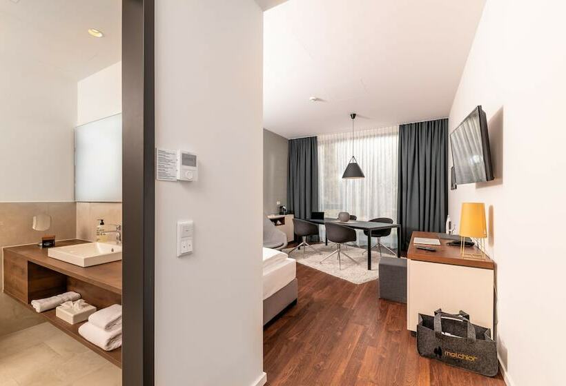 غرفة قياسية فردية, Melchior Park