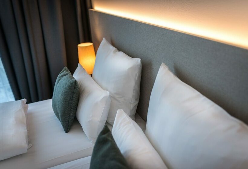 スタンダードルーム, Melchior Park