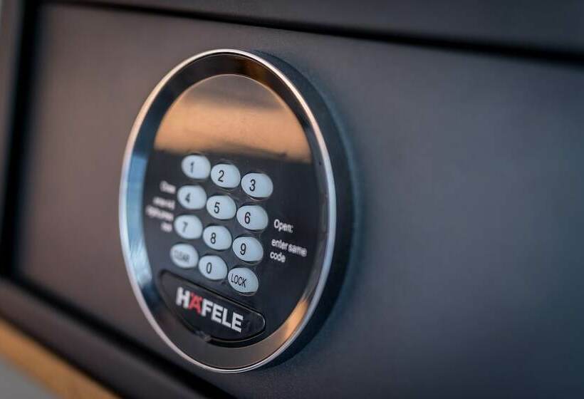 スタンダードルーム, Melchior Park