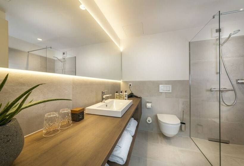 スタンダードルーム, Melchior Park