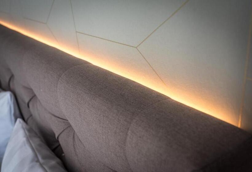 スタンダードシングルルーム, Melchior Park