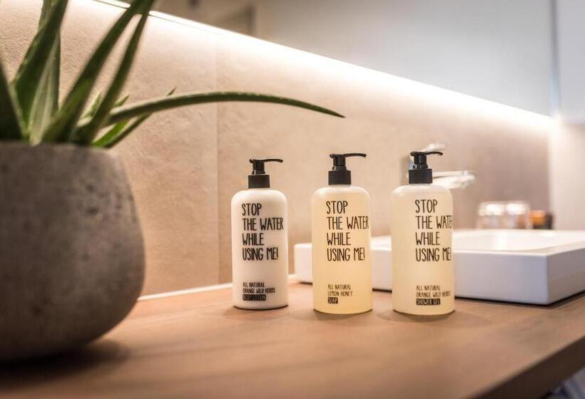 ジュニアスイート, Melchior Park