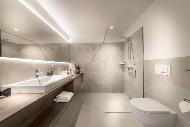 ジュニアスイート, Melchior Park