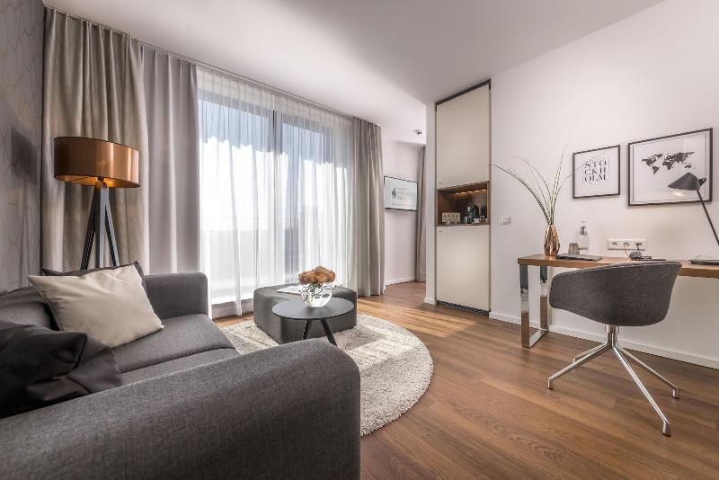 جناح جونيور, Melchior Park