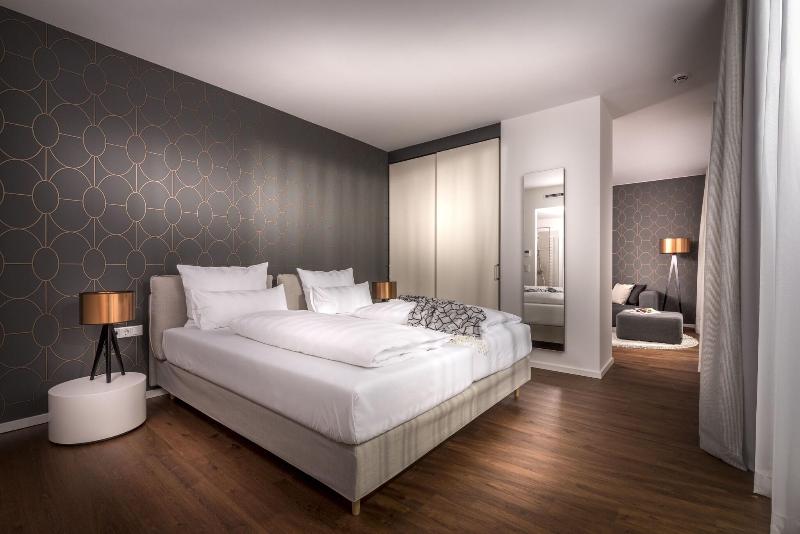 جناح جونيور, Melchior Park