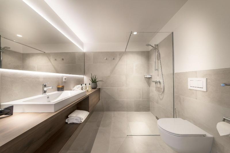 ジュニアスイート, Melchior Park