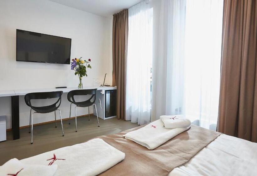 חדר סטנדרט, Ryzlink