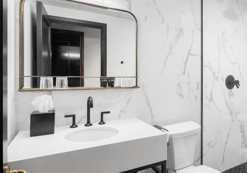 اتاق لوکس با تخت بزرگ, The Broadview