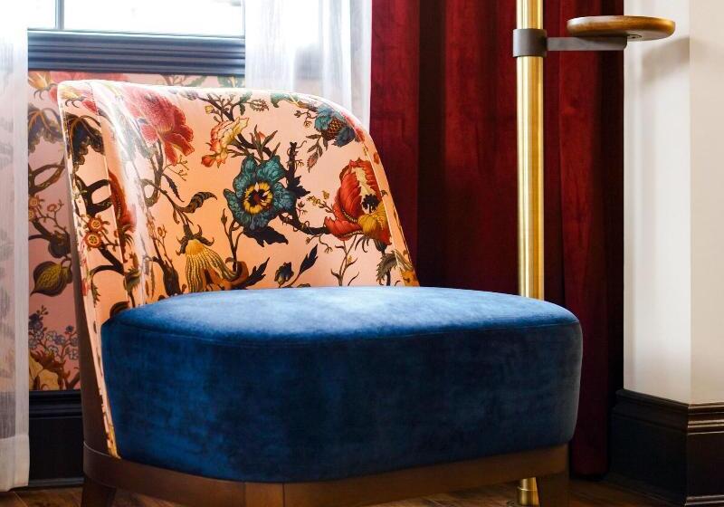 اتاق لوکس با تخت بزرگ, The Broadview