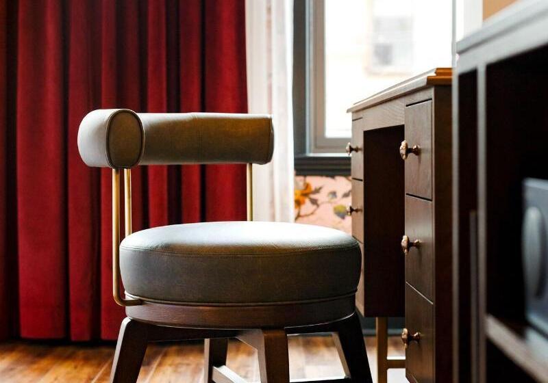 اتاق استاندارد با تخت بزرگ, The Broadview