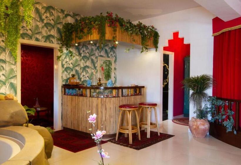 Suite Presidencial, The Walled Off