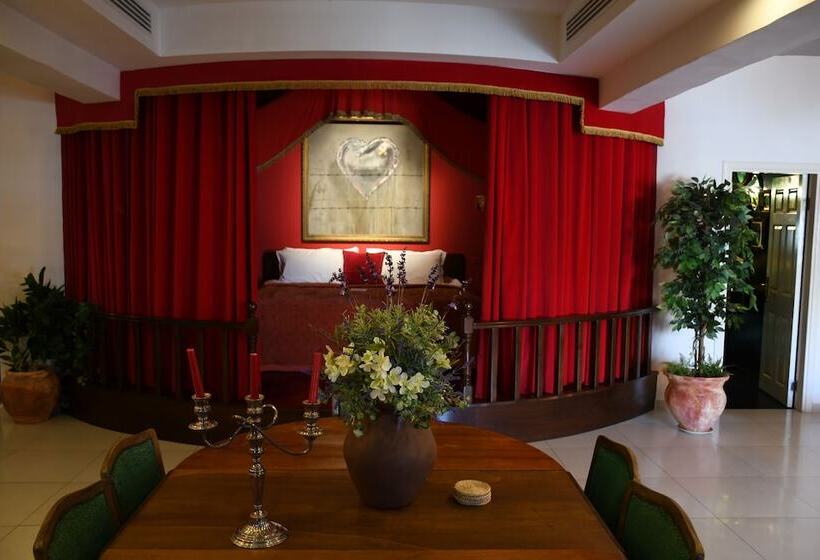 Suite Presidencial, The Walled Off