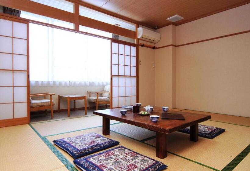 חדר משפחתי חדר אמבטיה משותף, Komao