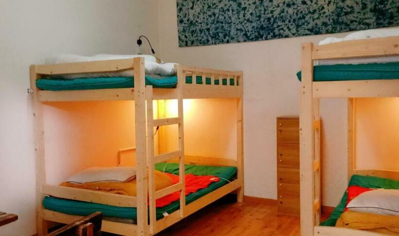 Кровать в Общей Комнате, The Moon Bird Hostel