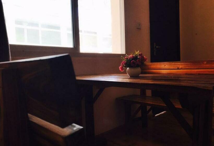 공동 객실, The Moon Bird Hostel