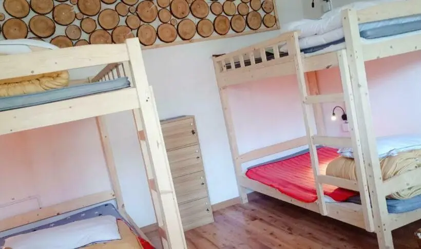 ルームシェアのワンベッド, The Moon Bird Hostel