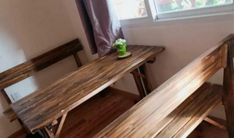 ルームシェアのワンベッド, The Moon Bird Hostel