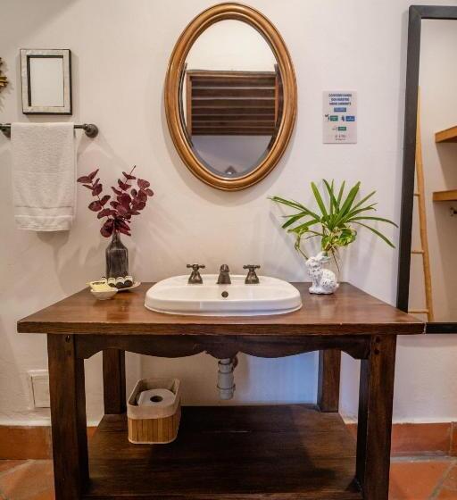 سوییت, Boutique Al Alma