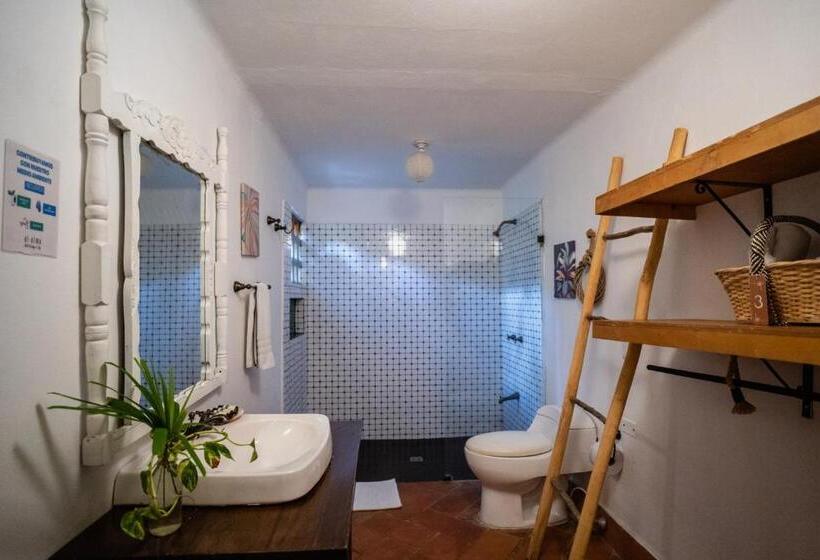 اتاق لوکس سه تخته, Boutique Al Alma