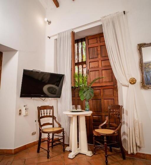 اتاق لوکس سه تخته, Boutique Al Alma